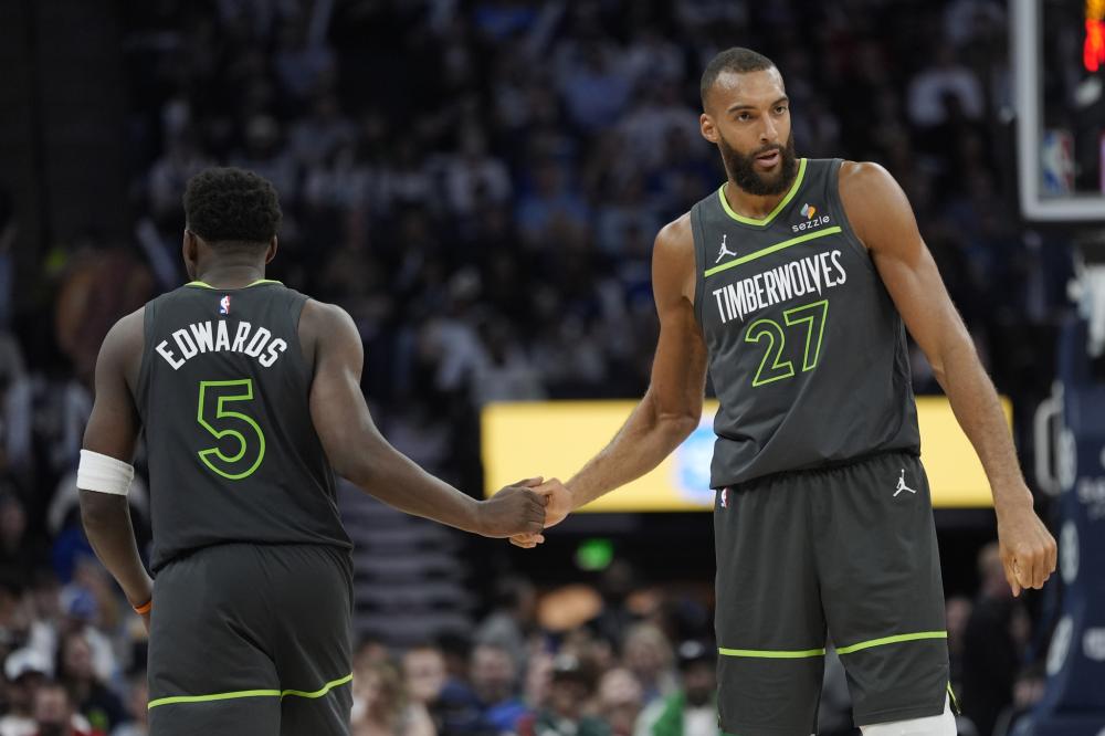 并保持防守 并保持防守