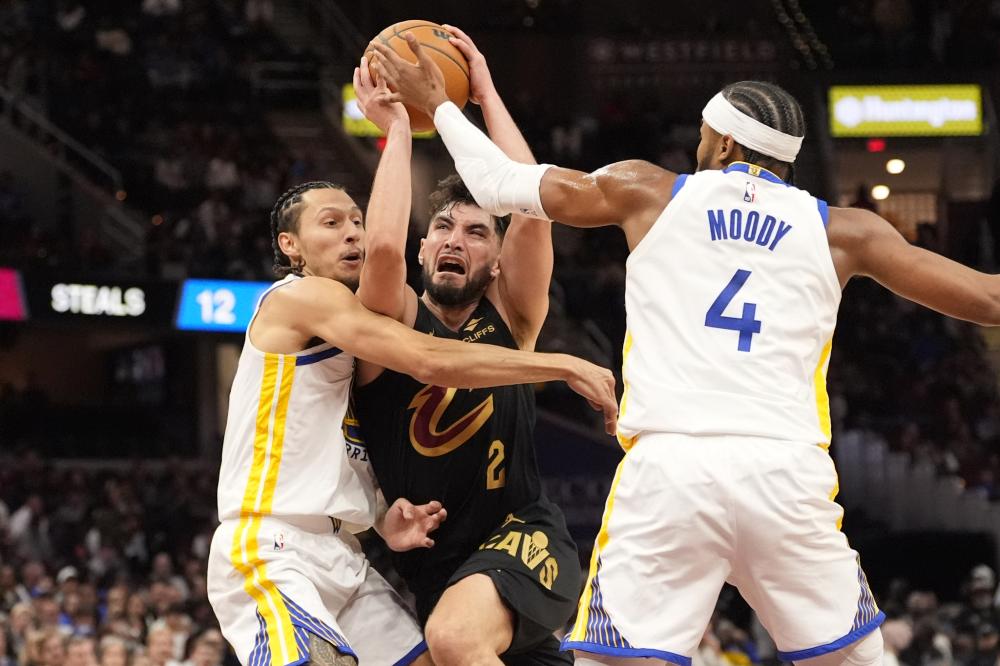 中超:青岛海牛主场战平大连英博 牟鹏飞补时扑点中国新闻网.