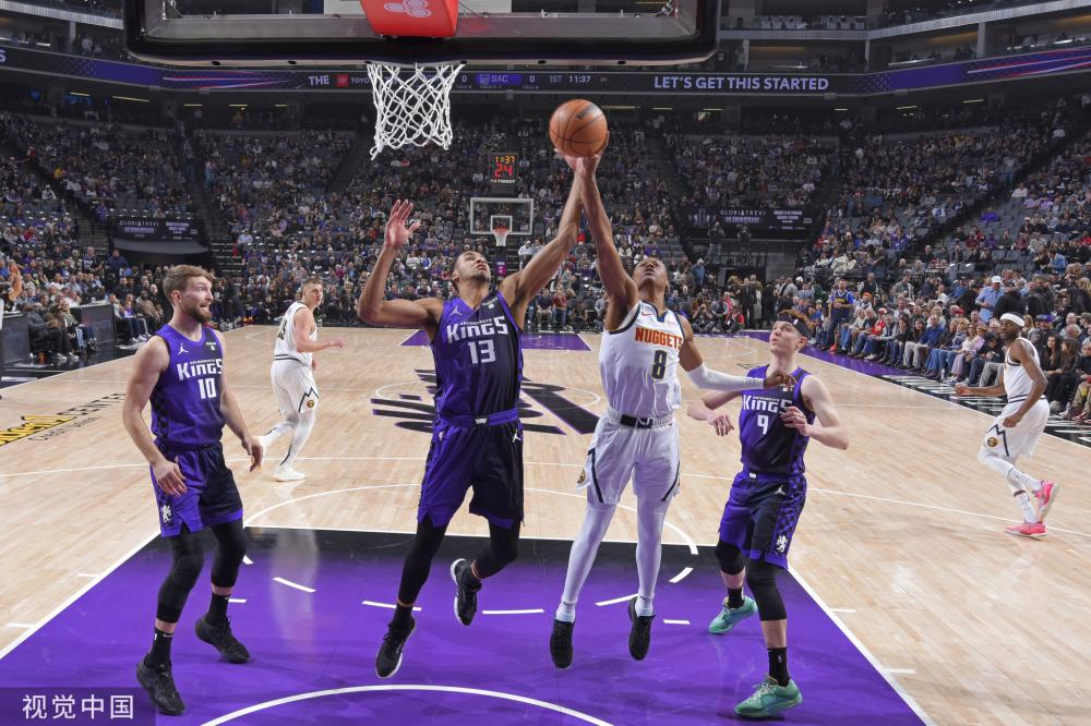 他频频拉开 他频频拉开