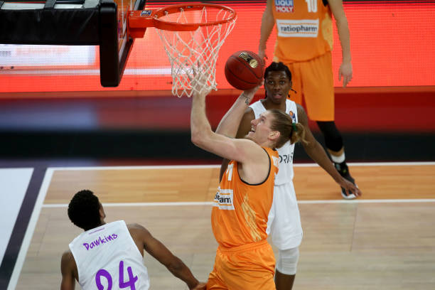 媒体人:前些年也有球员被怀疑赌球 没实锤最终只被内部禁赛或罚款